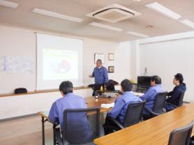 環境関連について定期的に講習会の様子